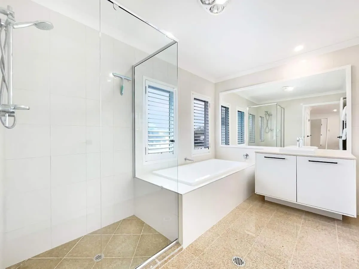 Relaxed Luxury For Families By The Beach Buddina