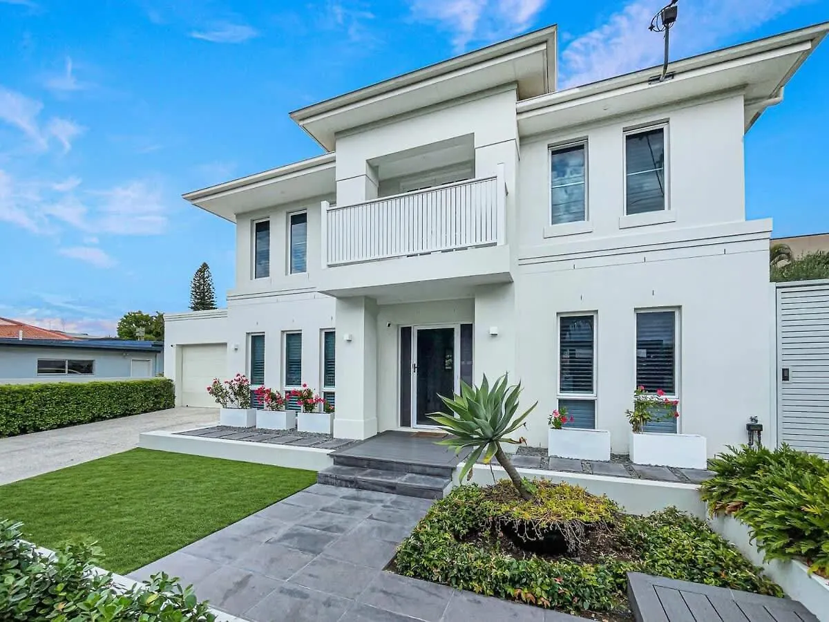 Relaxed Luxury For Families By The Beach Buddina